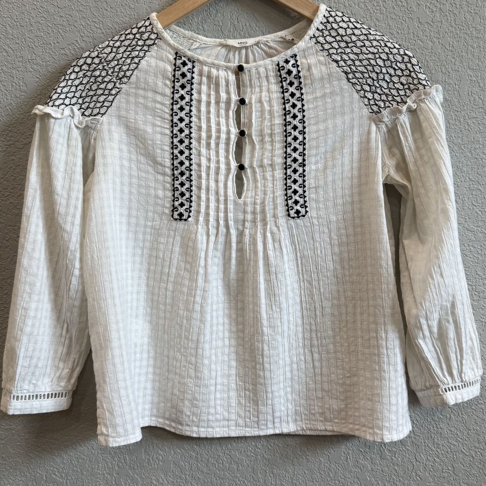 Mango MNG Casual Boho Embroidered Pintuck Blouse Size 2 / XS White Black Popover